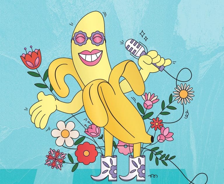 Une banane de dessin animé portant des lunettes de soleil et des bottes de cow-boy blanches et fleuries chante dans un microphone, entourée de fleurs colorées et de vignes vertes sur un fond bleu texturé, évoquant l'esprit ludique
