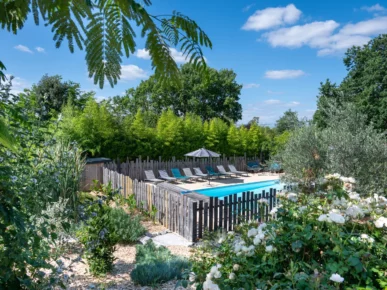 Vue sur la piscine